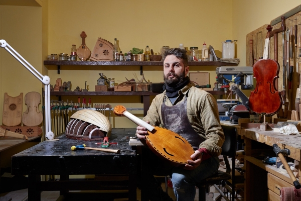 FEDERICO 31 ANNI - LIUTAIO